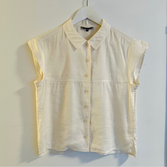 Tocca Cap Sleeve Simple Cropped Linen Top - Picture 2 of 5